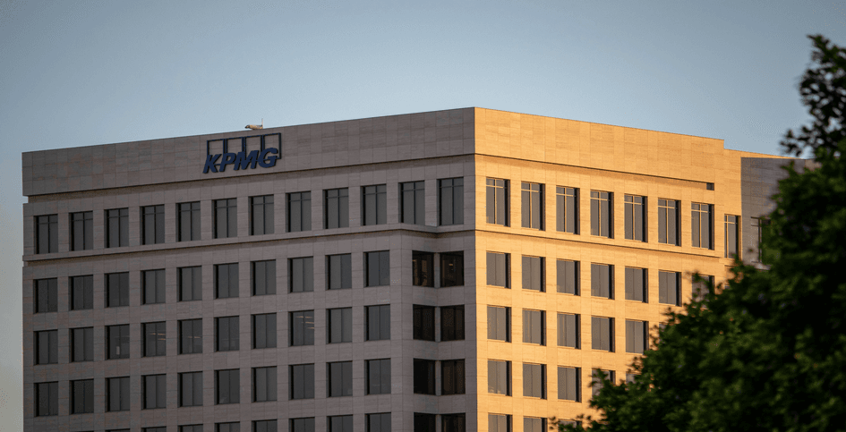 Ein helles modernes KPMG Büro Gebäude